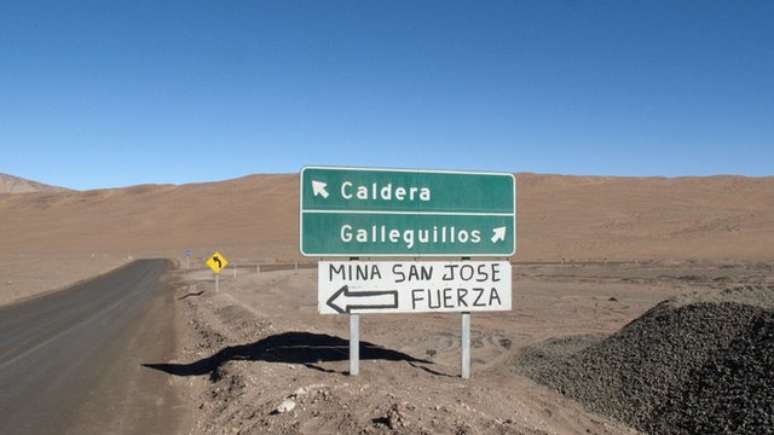 Mensagem de apoio aos mineiros soterrados pr&oacute;ximo &agrave; mina San Jos&eacute;