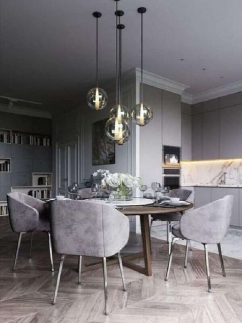 45. Decoração sofisticada com cadeira estofada cinza para sala de jantar – Foto: Apartment Therapy