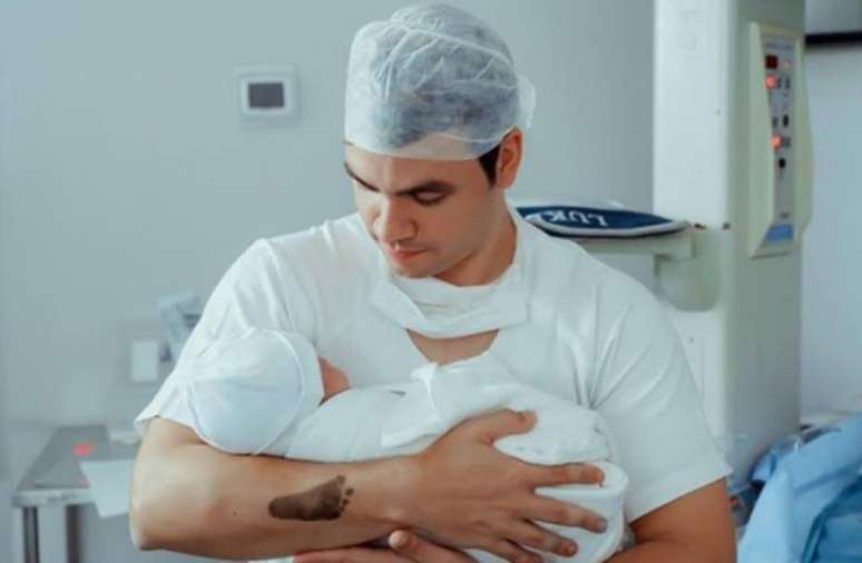 O youtuber Luccas Neto anunciou o nascimento de seu 1º filho, Luke, com a sua namorada, Jéssica Diehl, no dia 13 de novembro.
