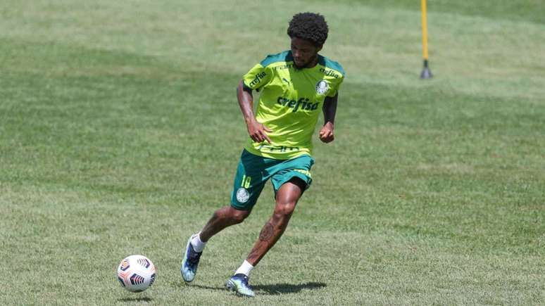 Luiz Adriano está de volta aos treinamentos após isolamento social (Foto: Cesar Greco/Palmeiras)