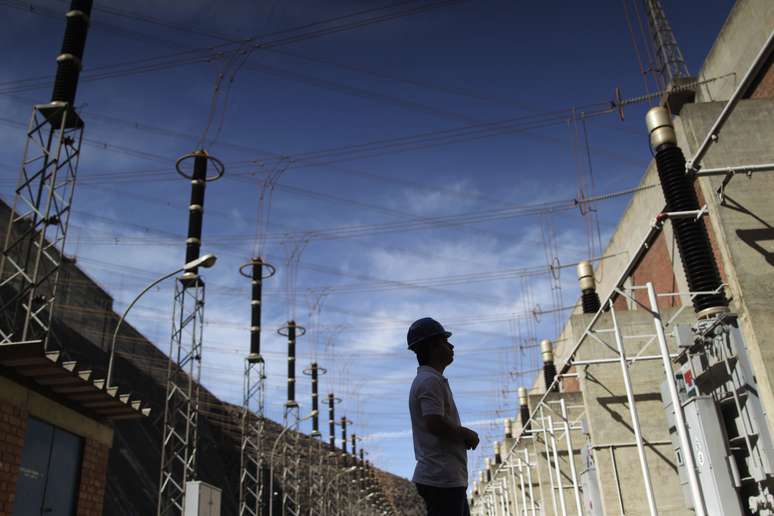 Equipamentos para geração de energia em Itumbiara (GO) 
09/01/2013
REUTERS/Ueslei Marcelino 
