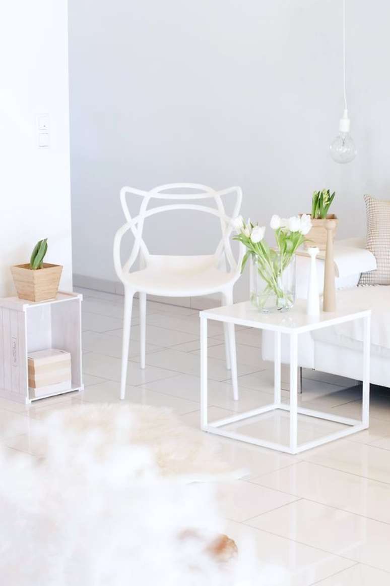 25. Cadeira allegre branca para sala de estar clean – Foto Pinterest