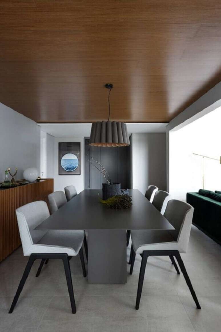 36. Cadeira cinza claro para decoração de sala de jantar planejada moderna – Foto: Casa de Valentina