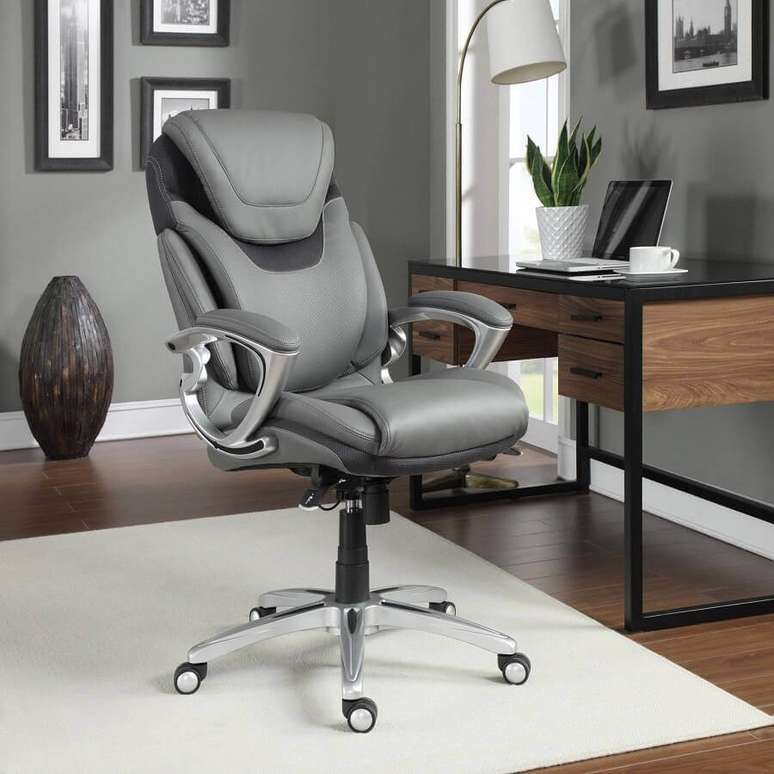 3. Decoração com cadeira de escritório cinza – Foto: Pinterest