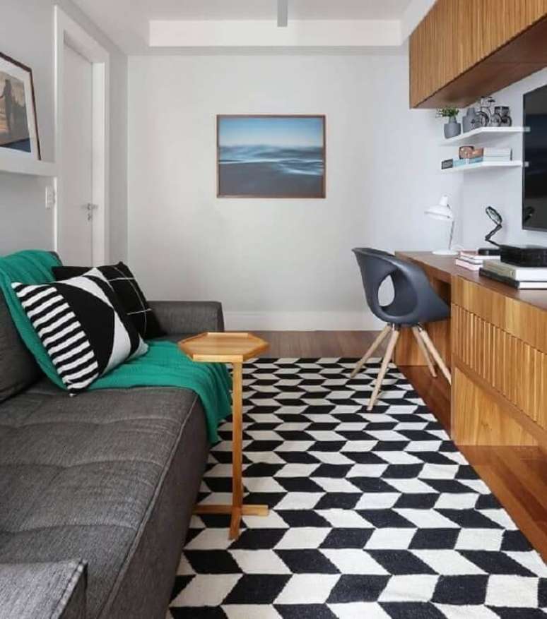 74. Sala pequena decorada com modelo de tapete geométrico preto e branco – Foto: ACF Arquitetura