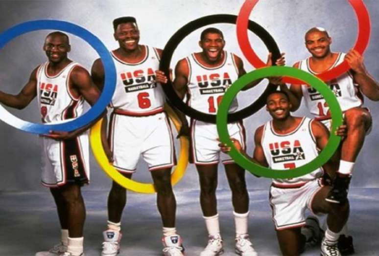 Com Jordan, Jonhson e companhia, o Dream Team era a entrevista exclusiva dos sonhos de qualquer repórter nos Jogos de 1992 (Foto: AFP)