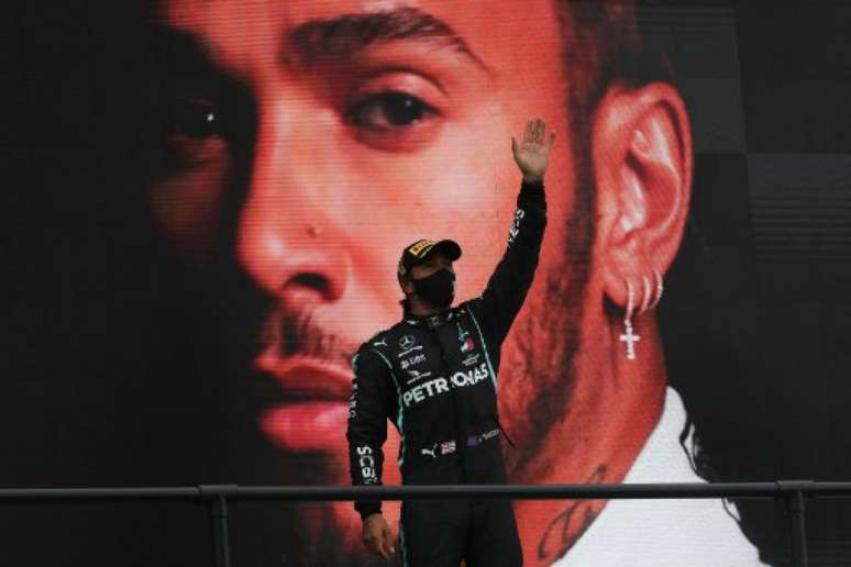 Lewis Hamilton disse que segue orando pelos brasileiros (JOSE SENA GOULAO / AFP)