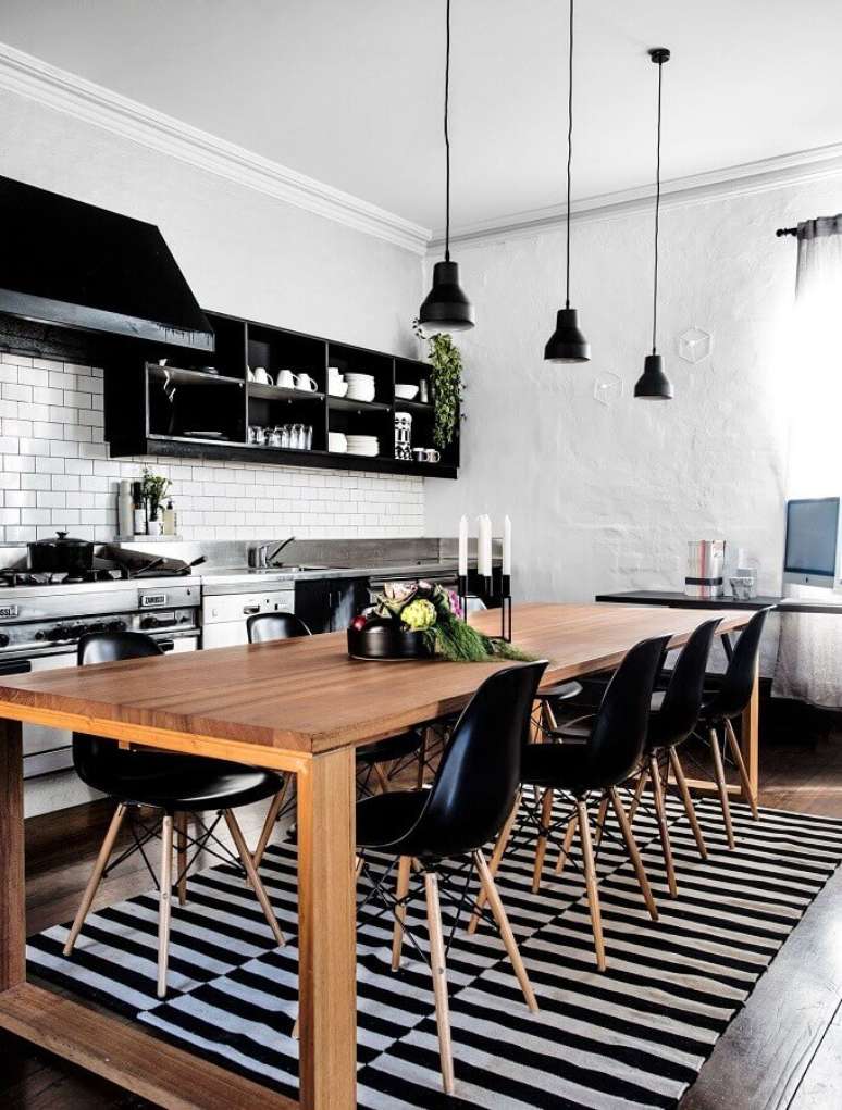 33. Modelo de tapete listrado para decoração de cozinha estilo industrial – Foto: Lovingit