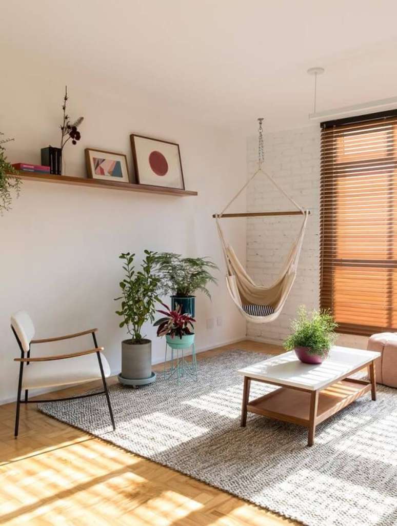 1. A rede cadeira de balanço decora a sala de estar. Fonte: INÁ Arquitetura
