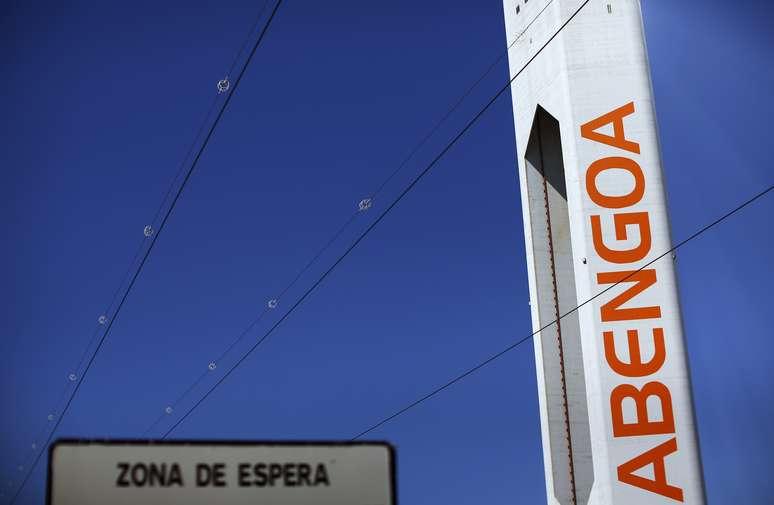 Logo da espanhola Abengoa visto em parque solar da companhia no sul da Espanha
REUTERS/Marcelo del Pozo