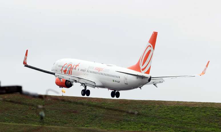 Boeing 737-800 operado pela Gol pousa no aeroporto de Congonhas (SP). 5/11/2018.  REUTERS/Paulo Whitaker