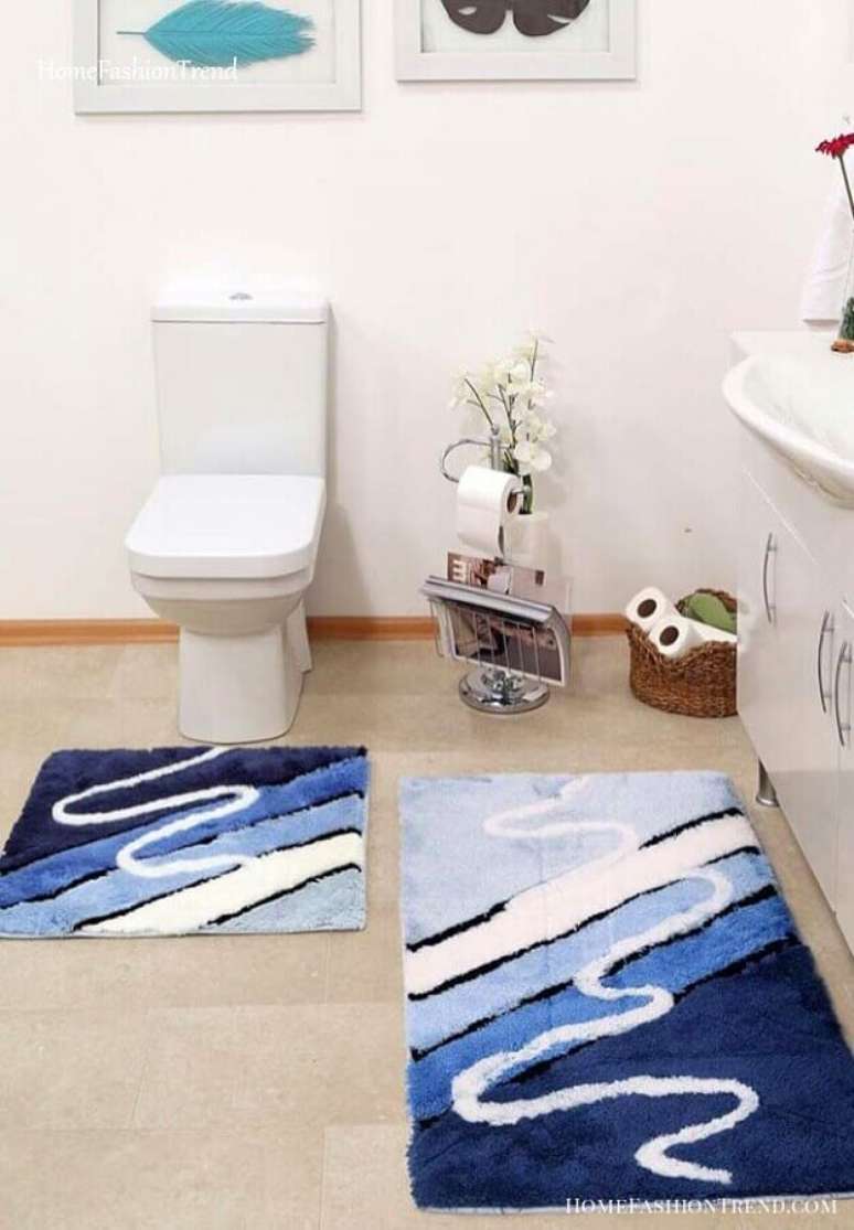 12. Modelo de tapete emborrachado para decoração de banheiro – Foto: Apartment Therapy