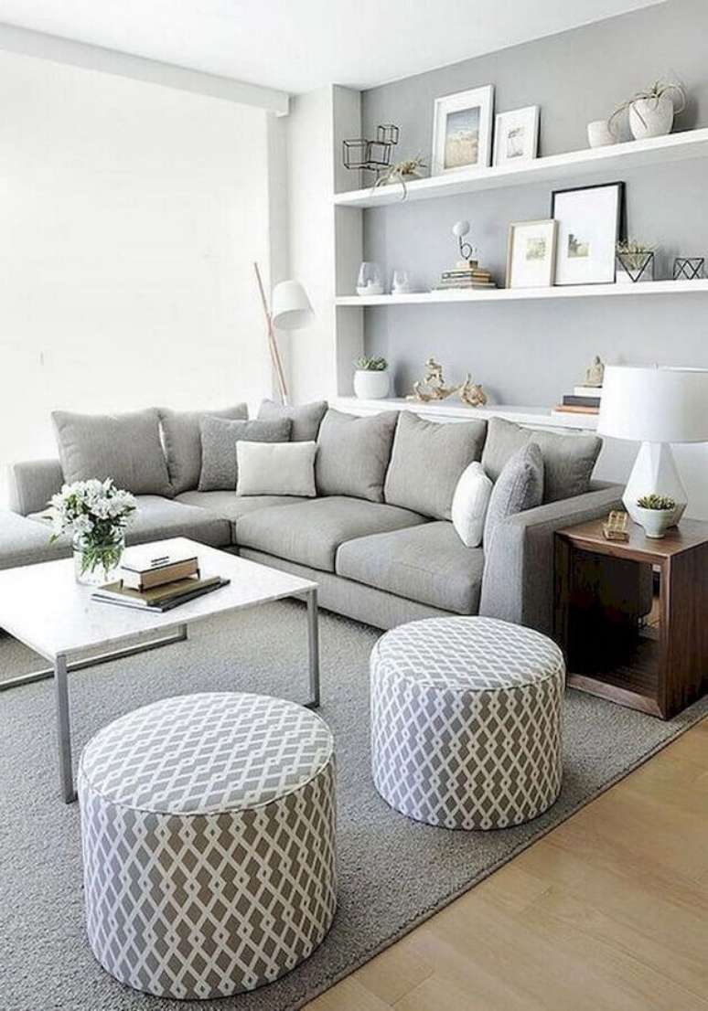 58. Modelos de tapetes para sala de estar decorada em tons de cinza – Foto: Archzine