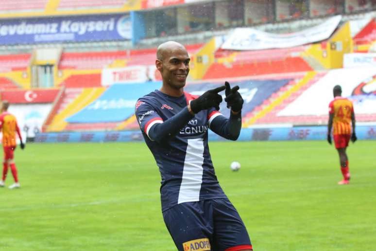 Equipe de Naldo está na final da Copa da Turquia e encara o Besiktas em maio (Divulgação)