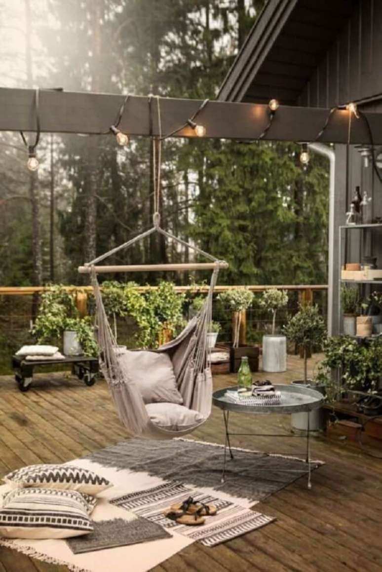 6. Decore seu terraço com uma linda rede cadeira. Fonte: Pinterest