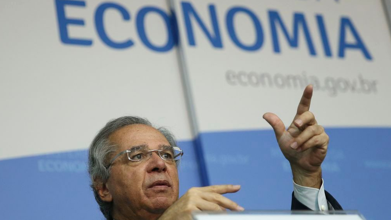 O ministro da Economia, Paulo Guedes, tem comemorado os fortes resultados do Novo Caged como parte de uma suposta "recuperação em V" da economia brasileira