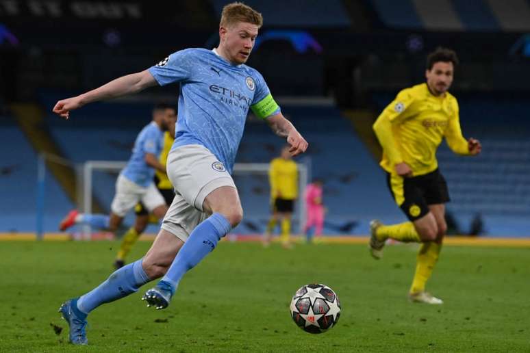 Na ida, De Bruyne comandou a vitória do Manchester City (Foto: PAUL ELLIS / AFP)