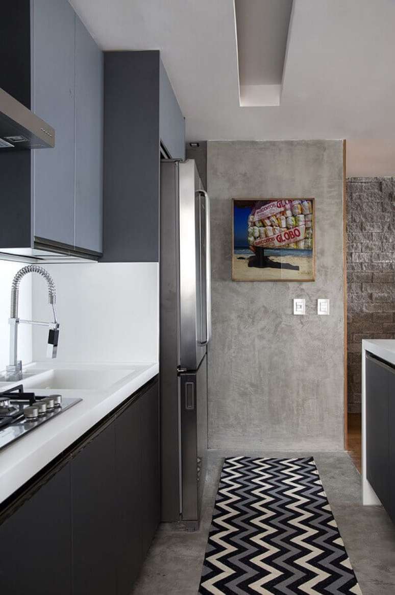 23. A passadeira emborrachada é um dos modelos de tapetes mais usados na cozinha – Foto: Home Fashion Trend