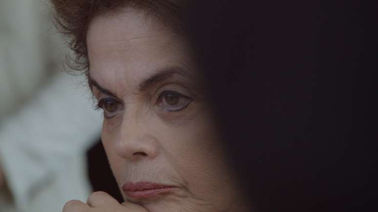 Filme acompanha a intimidade da ex-presidente Dilma durante o processo de impeachment