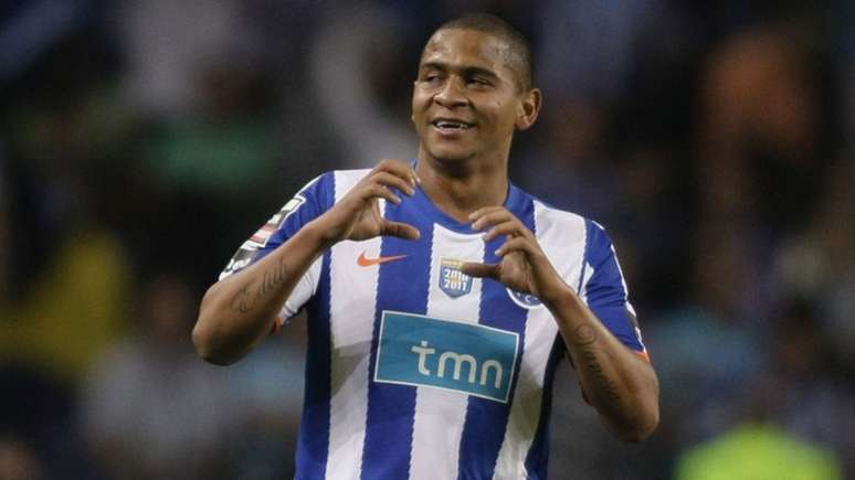 Na Europa, Walter vestiu a camisa do Porto entre 2010 e 2012 (Foto: MIGUEL VIDAL / Arquivo Lance!)