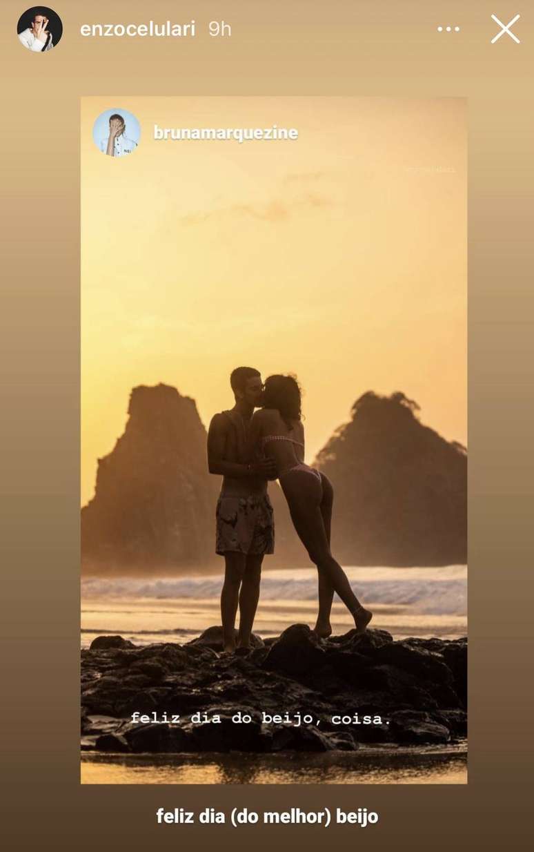 Nos stories do Instagram, Enzo Celulari também publicou a mesma foto em que beija Bruna Marquezine