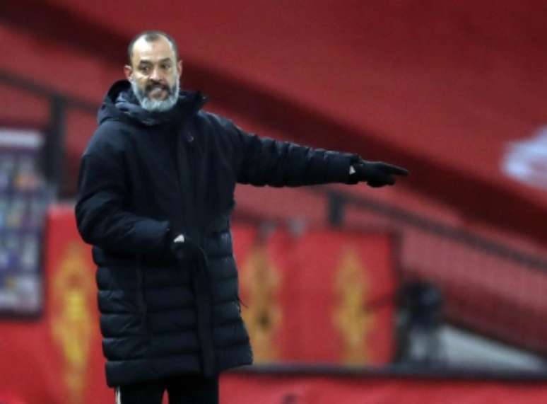 Nuno Espírito Santo faz bom trabalho no comando do Wolverhampton (Foto: MARTIN RICKETT / POOL / AFP)