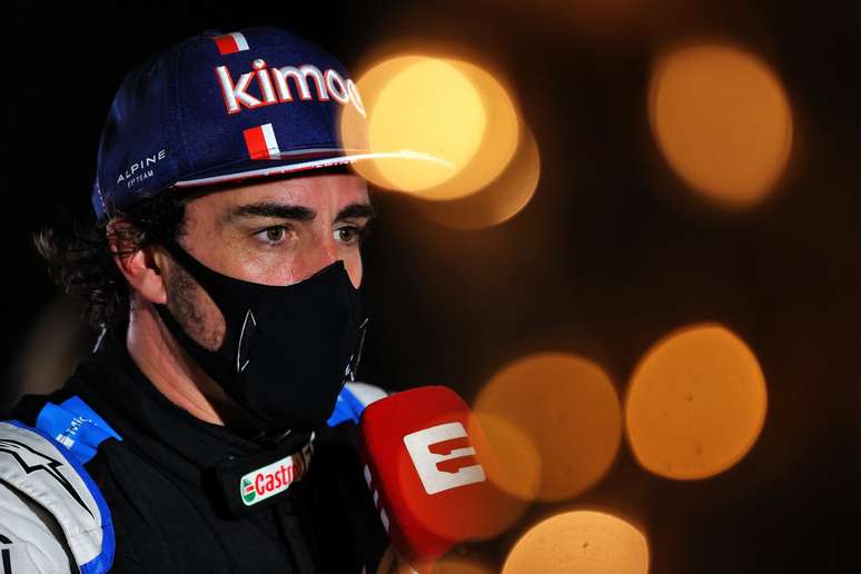 Fernando Alonso abandonou por conta de um problema inusitado em Sakhir 