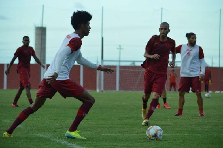 Com 12 pontos, Galo lidera o Campeonato Alagoano (Divulgação / CRB)
