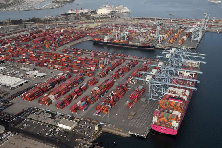 Vista aérea do porto de Los Angeles, EUA 
07/04/2021
REUTERS/Lucy Nicholson