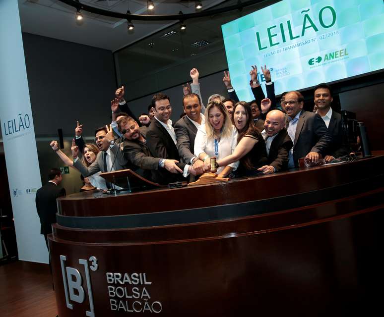 Representantes da indiana Sterlite durante leil&atilde;o de transmiss&atilde;o na B3, em S&atilde;o Paulo, em 2018. 28/06/2018. REUTERS/Leonardo Benassatto