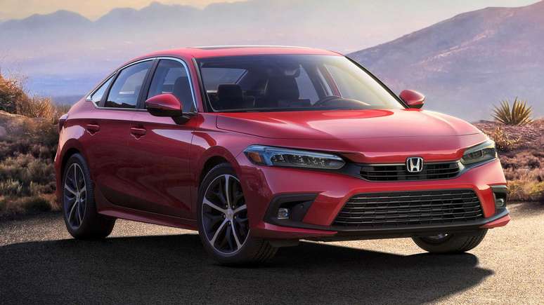 Novo Honda Civic 2022 traz linhas inspiradas no irmão maior Accord. 