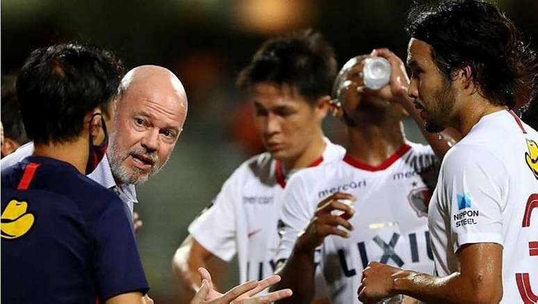 Antônio Carlos Zago deixa o cargo de técnico do Kashima Antlers