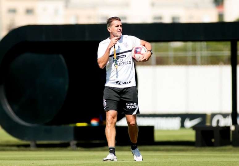 Mancini comandou o treino na reapresentação do Corinthians nesta tarde (Foto: Rodrigo Coca/Ag. Corinthians)