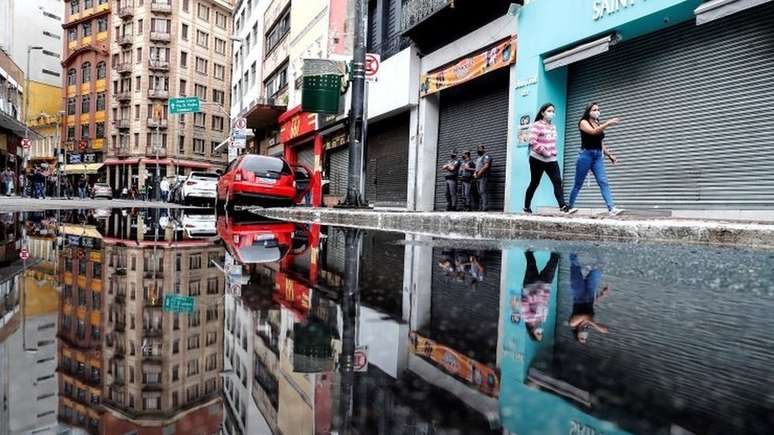 A falta prolongada da vida cotidiana externa acaba tendo um efeito negativo sobre a saúde mental das pessoas