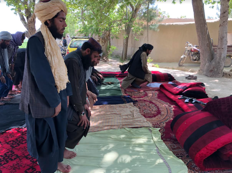 O Taleban quer governar o Afeganistão sob sua própria versão austera da Sharia, ou lei islâmica