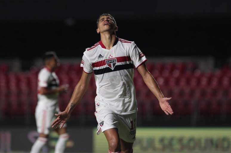 Vitor Bueno comentou sobre atuar como centroavante (Foto: Rubens Chiri/saopaulofc.net)