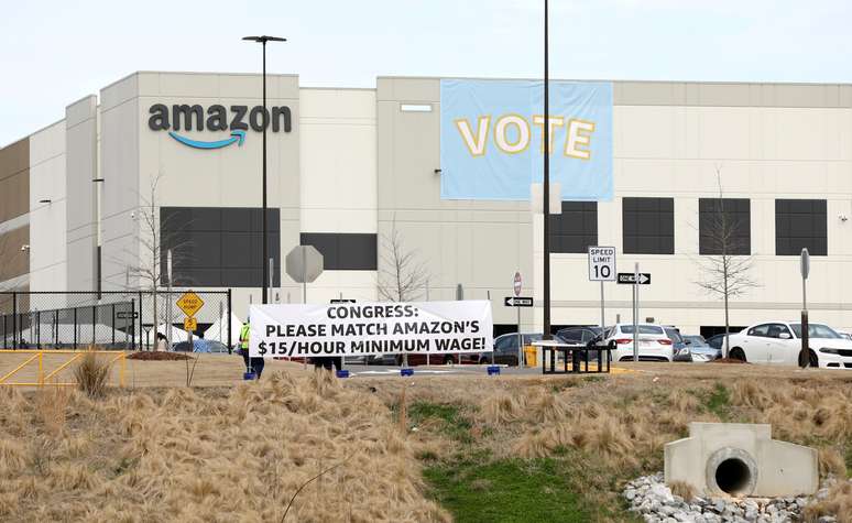 Centro de distribui&ccedil;&atilde;o da Amazon em Bessemer, Alabama, onde trabalhadores rejeitaram a forma&ccedil;&atilde;o de um sidicato 
05/03/2021
REUTERS/Dustin Chambers