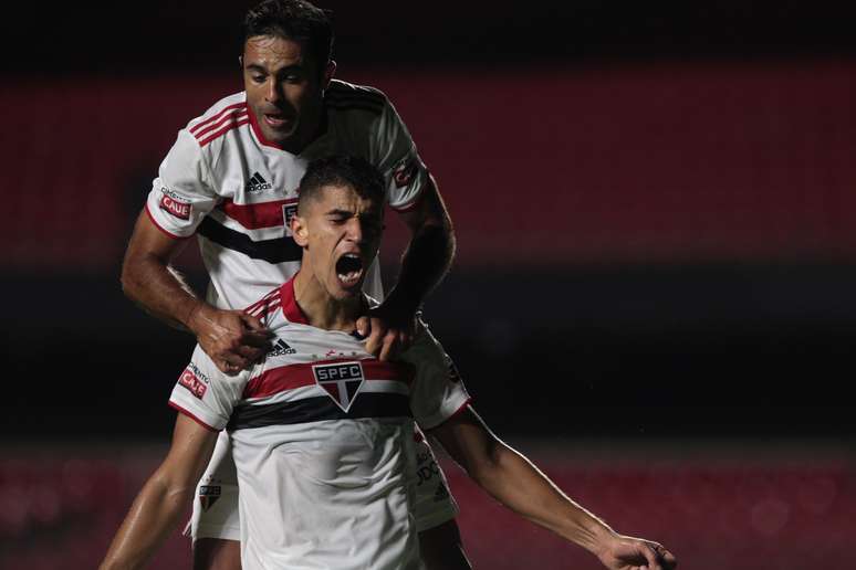 Com time reserva, São Paulo vence Guarani no Morumbi