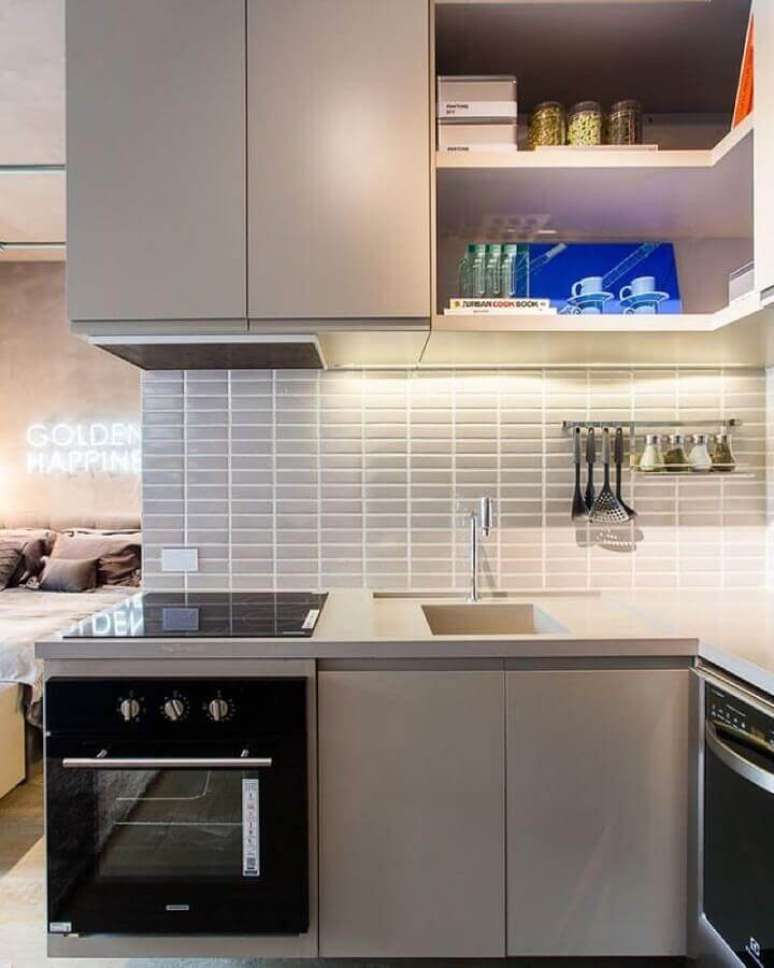48. Revestimento cinza claro para decoração de cozinha de canto planejada – Foto: Suite Arquitetos