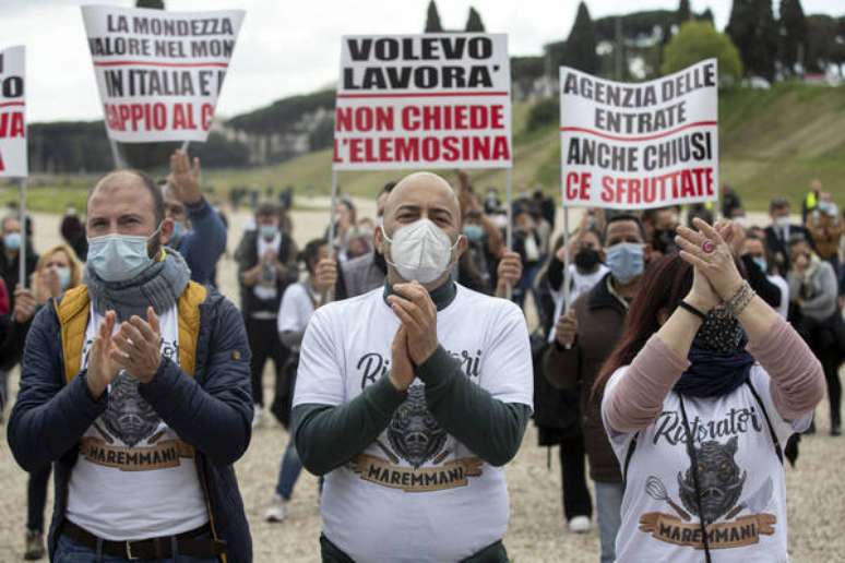 Protesto de trabalhadores autônomos em Roma, capital da Itália