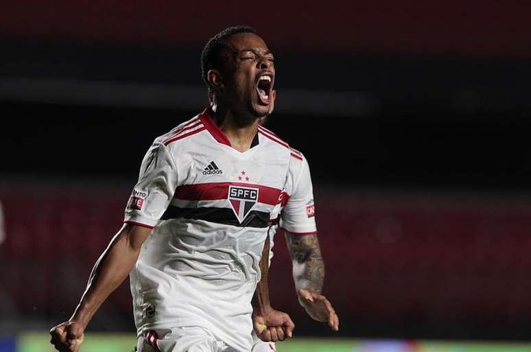 Welington relembrou de seu avô que faleceu há três anos (Foto: Rubens Chiri/saopaulofc.net)