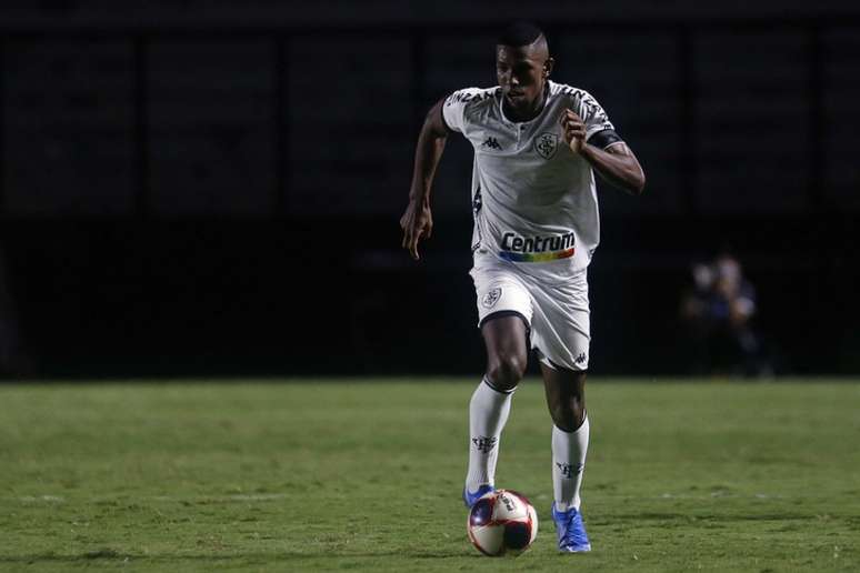 Kanu foi titular contra o ABC. Zagueiro falou sobre o péssimo momento vivido pelo clube (Vitor Silva/Botafogo)