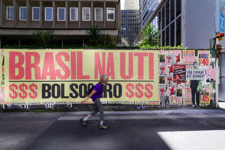 Cartazes contra as ações do Presidente Jair Bolsonaro