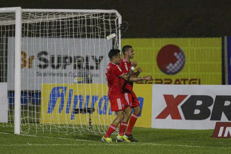 Inter goleia o Aimoré e dorme na liderança do Gauchão