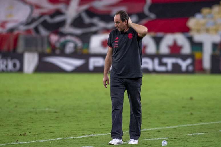 O técnico Rogério Ceni durante a partida contra o Vasco, no Estádio do Maracanã (Foto: Marcelo Cortes/Flamengo)