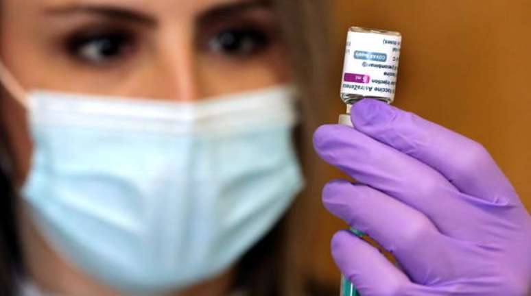 Vacina da AstraZeneca não deve mais ser usada na UE