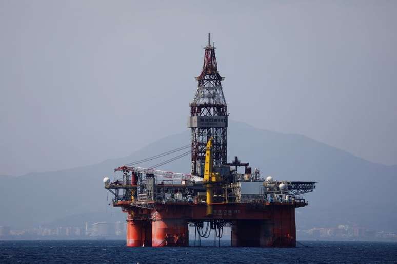 Plataforma de petróleo operada pela chinesa CNOOC na costa da província de Hainan
REUTERS/Stringer