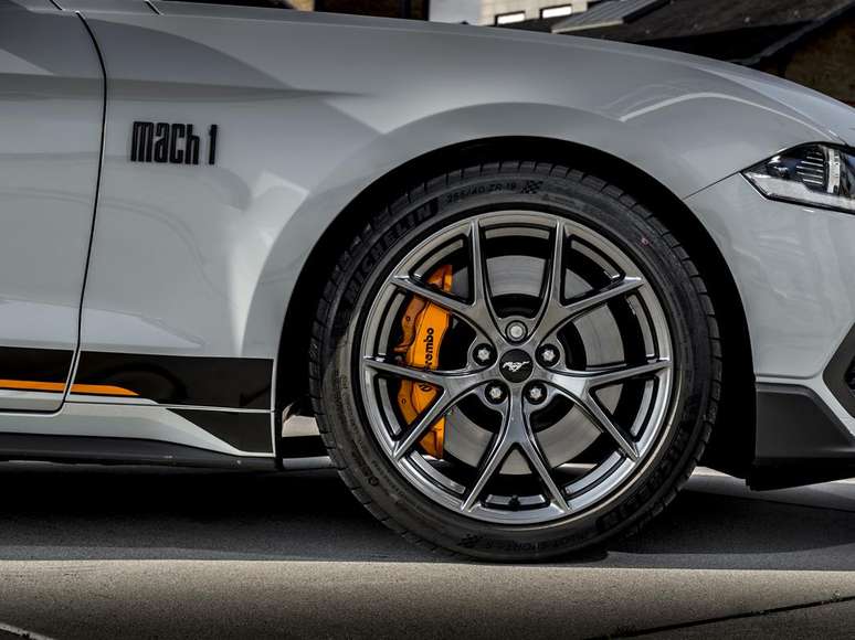 Rodas do novo Ford Mustang Mach 1 tem rodas de 19" e freios Brembo.