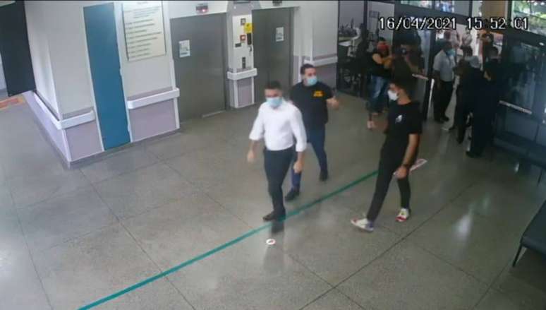  Arthur do Val (Patriota), Ricardo Mellão (Novo) e Kim Kataguiri (DEM-SP) invadiram o Hospital Geral de Guarulhos, Grande São Paulo