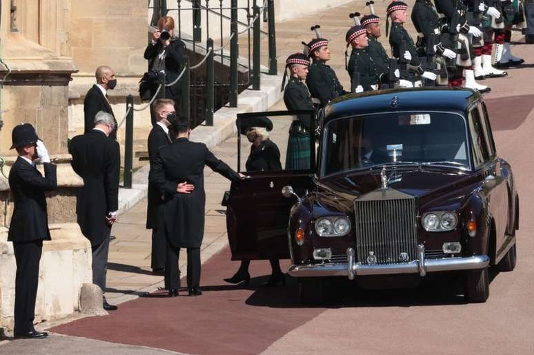 A Duquesa da Cornualha, Camila Parker-Bowles, chega ao local do funeral